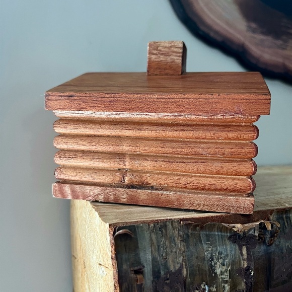 Hand Crafted Wooden Log Cabin incense Box - Picture 4 of 6